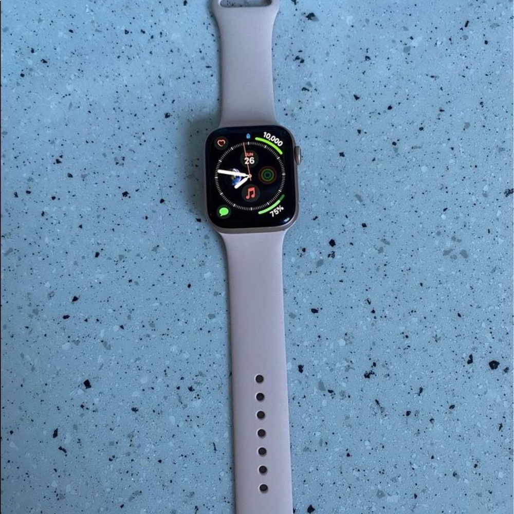 44 MM Series 4 Apple Watch